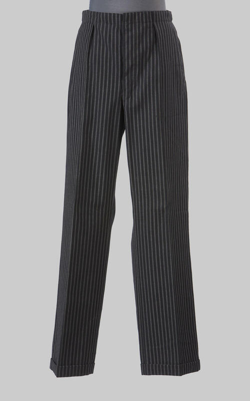 Pantalon behorend bij Friese slippenjas van een man