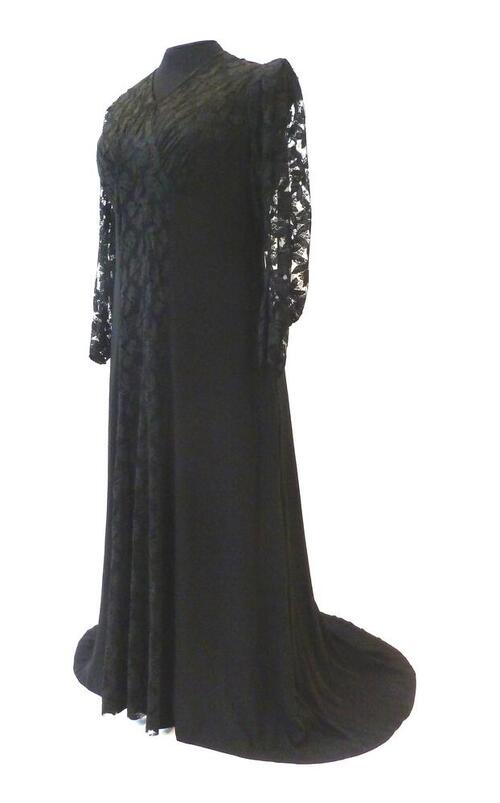 Japon van zwarte crepe georgette met kant