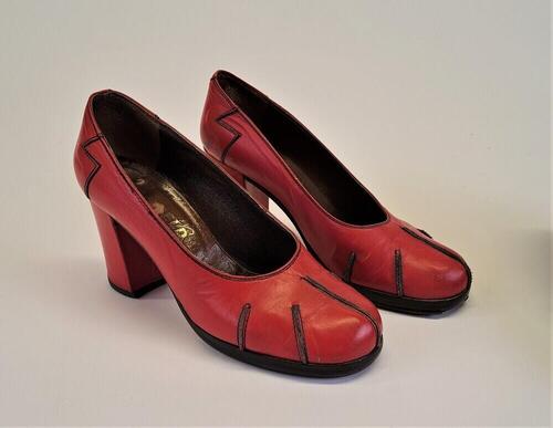 Dames schoenen, pumps van rood leer