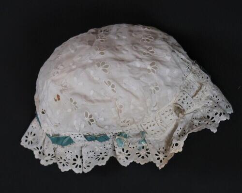 Daagse huismuts van broderie